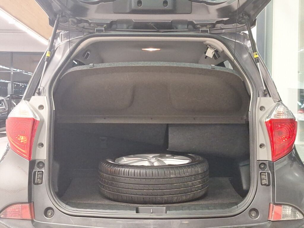 Toyota Verso-S 2014 Harmaa