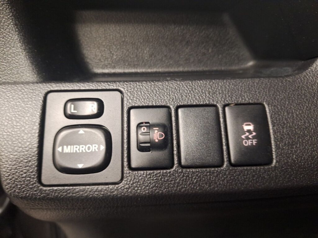 Toyota Verso-S 2014 Harmaa