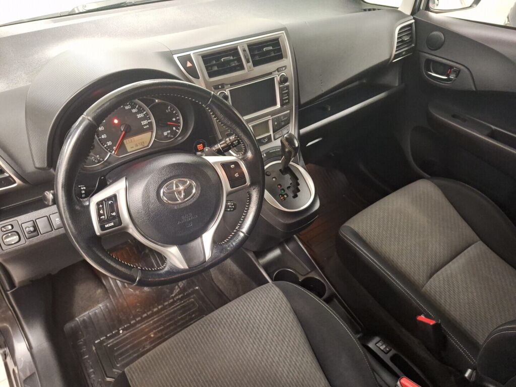 Toyota Verso-S 2014 Harmaa