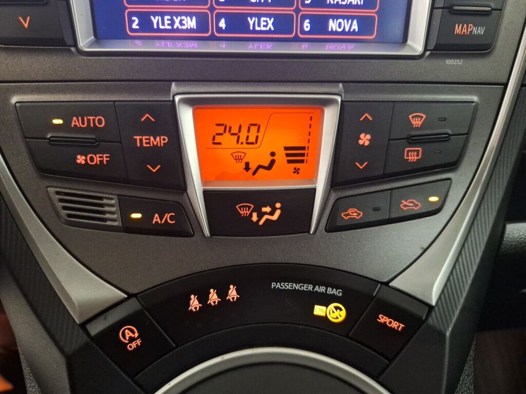 Toyota Verso-S 2014 Harmaa