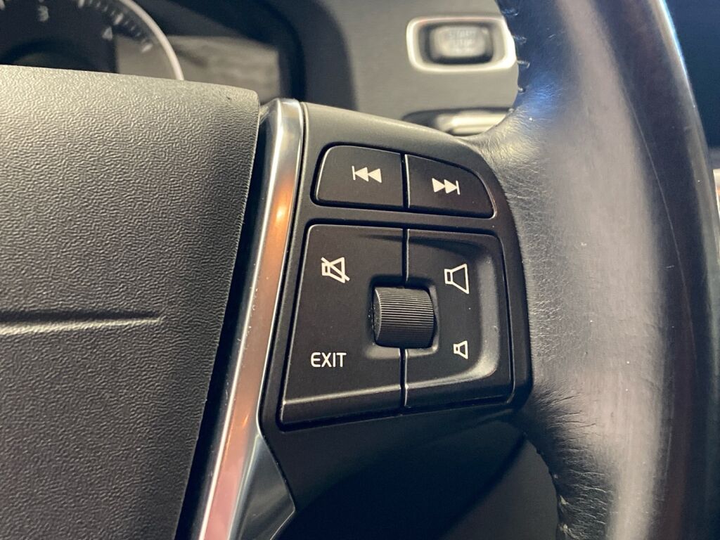 Volvo V60 2013 Punainen