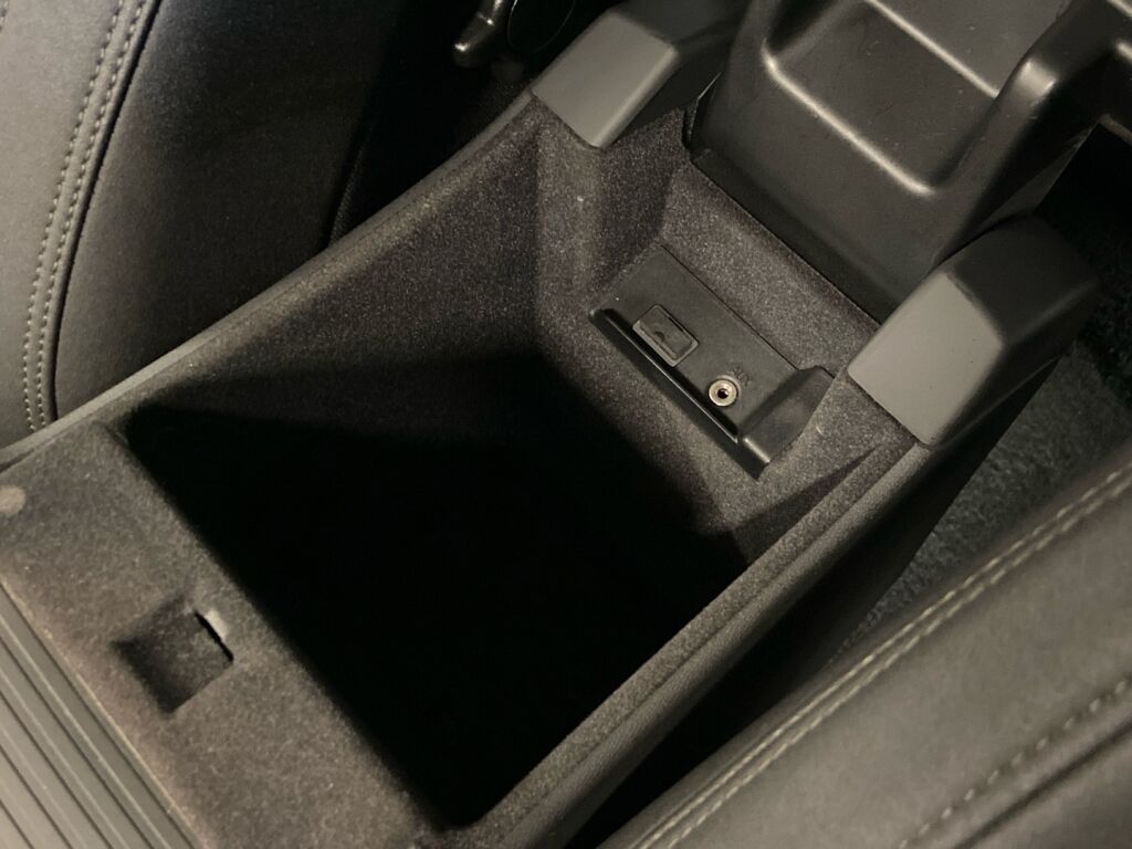 Volvo V60 2013 Punainen