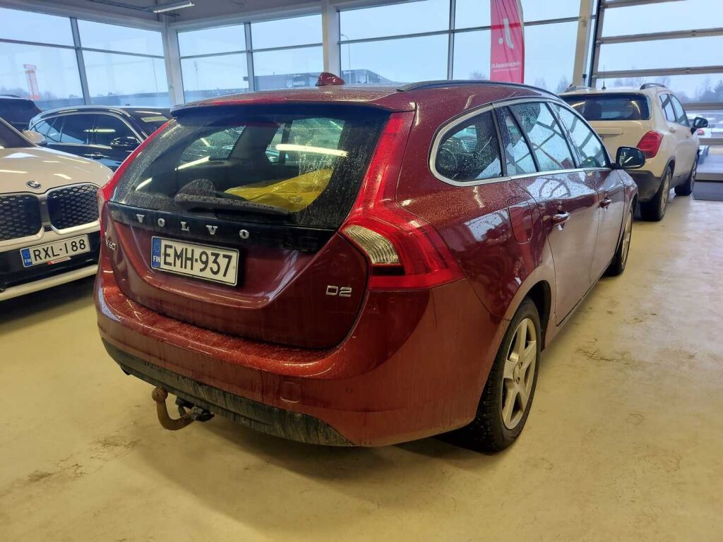 Volvo V60 2013 Punainen