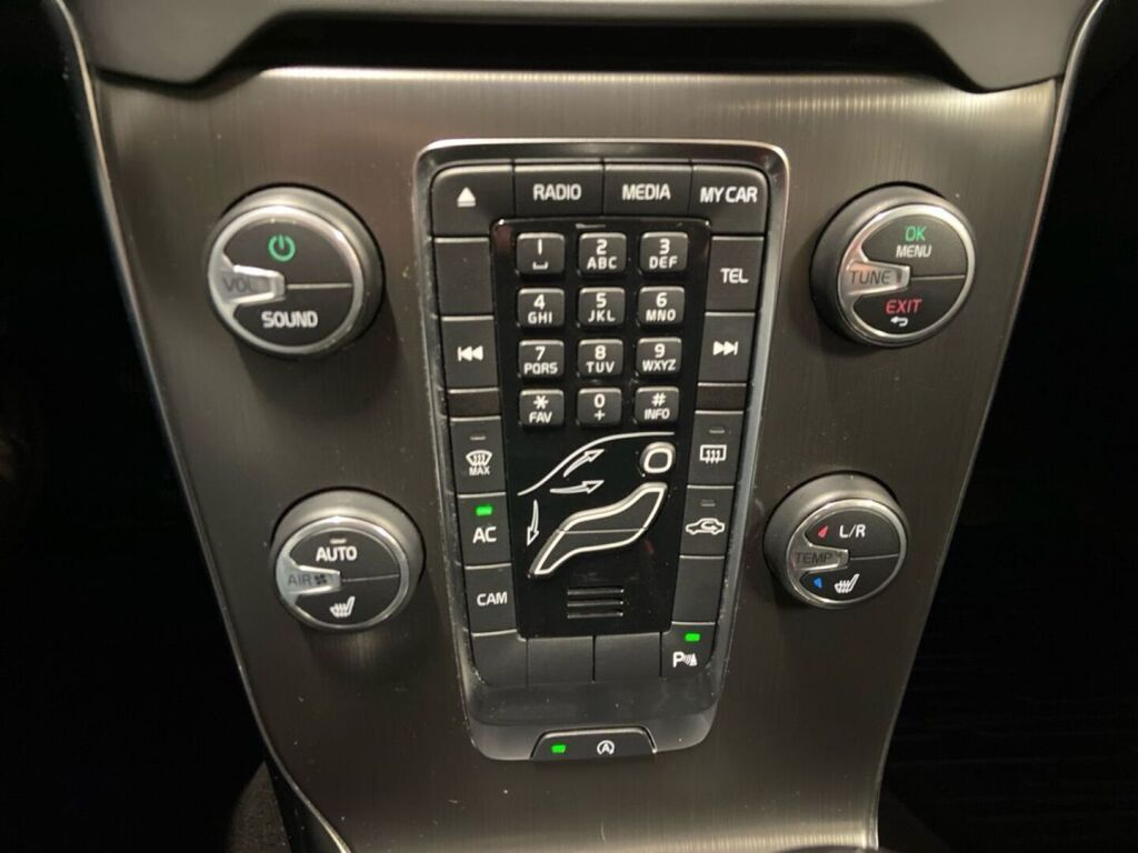 Volvo V40 2013 Punainen