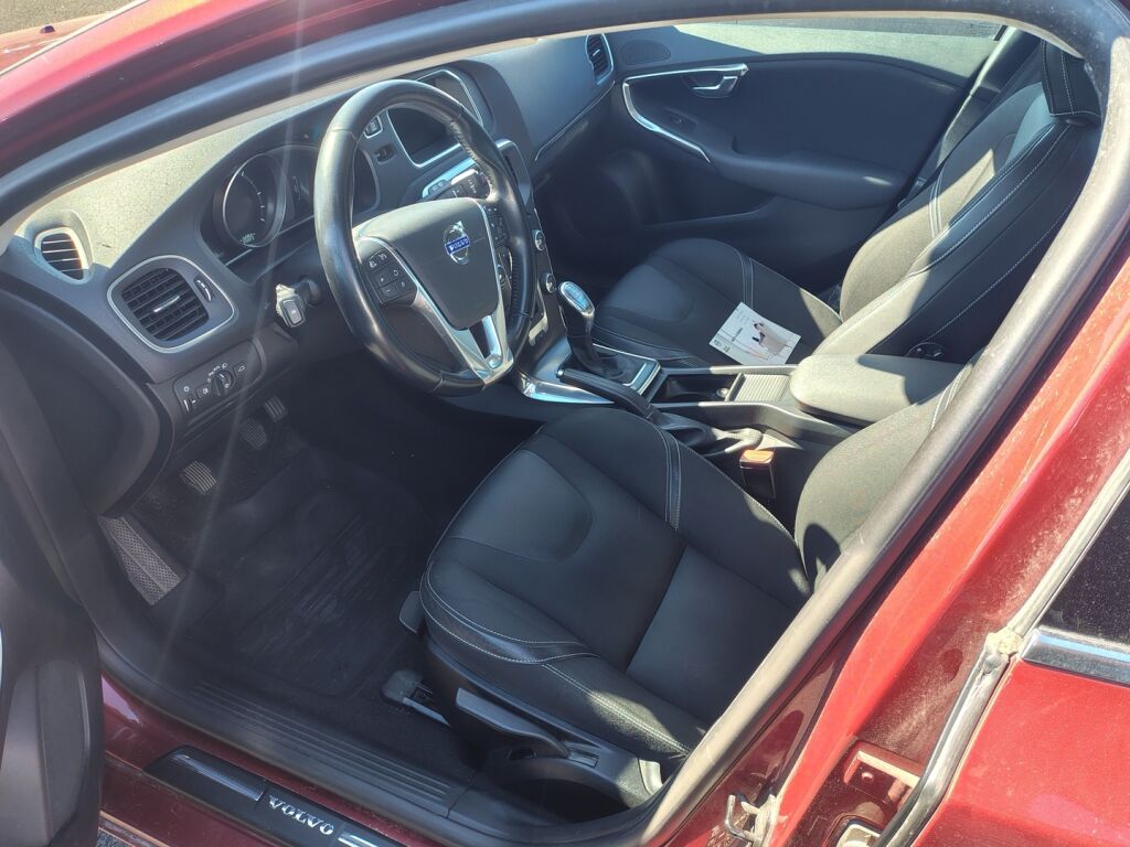 Volvo V40 2013 Punainen