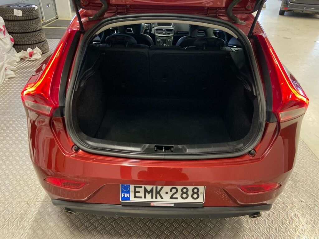 Volvo V40 2013 Punainen