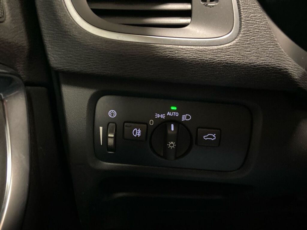 Volvo V40 2013 Punainen