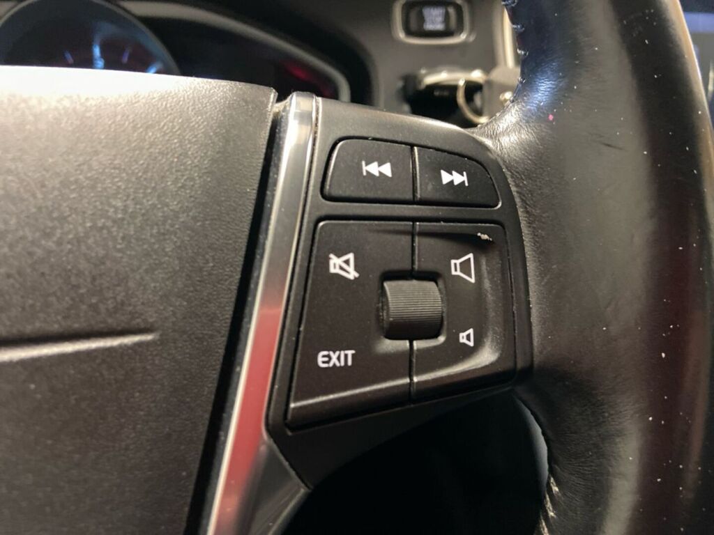 Volvo V40 2013 Punainen