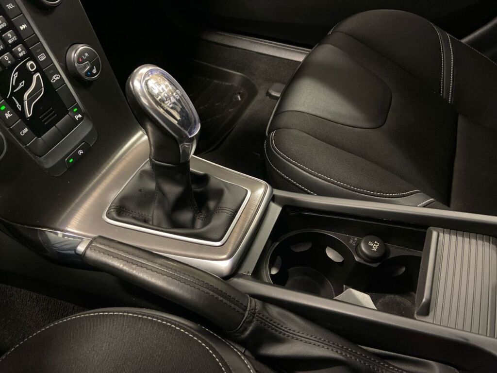 Volvo V40 2013 Punainen