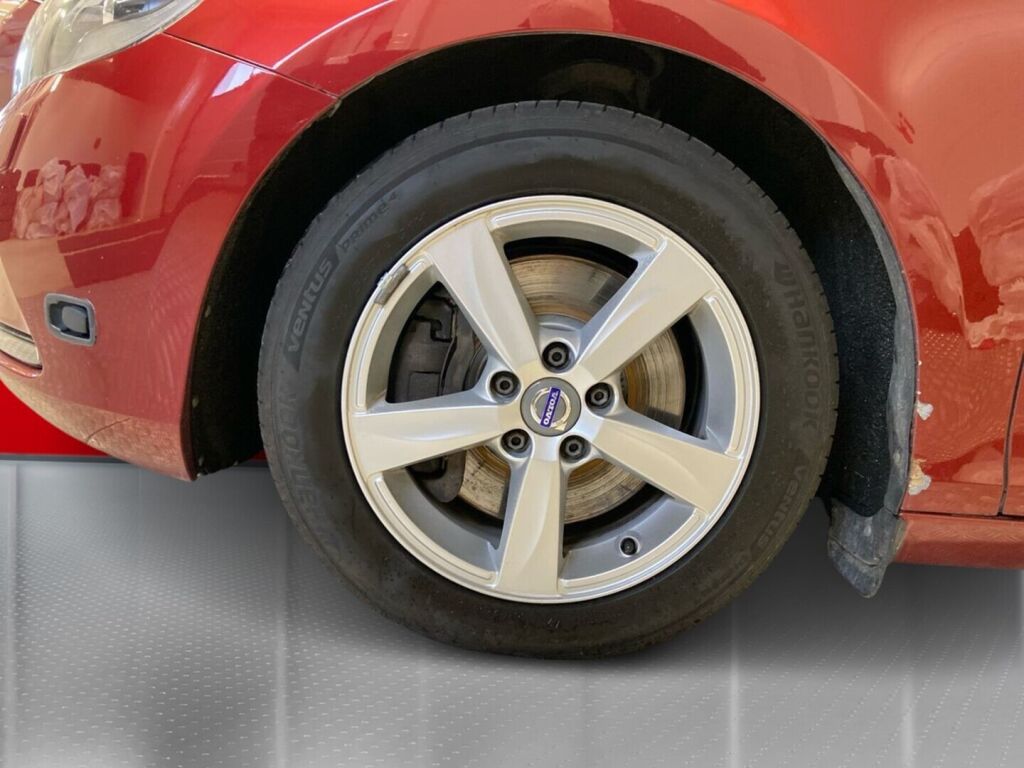 Volvo V40 2013 Punainen