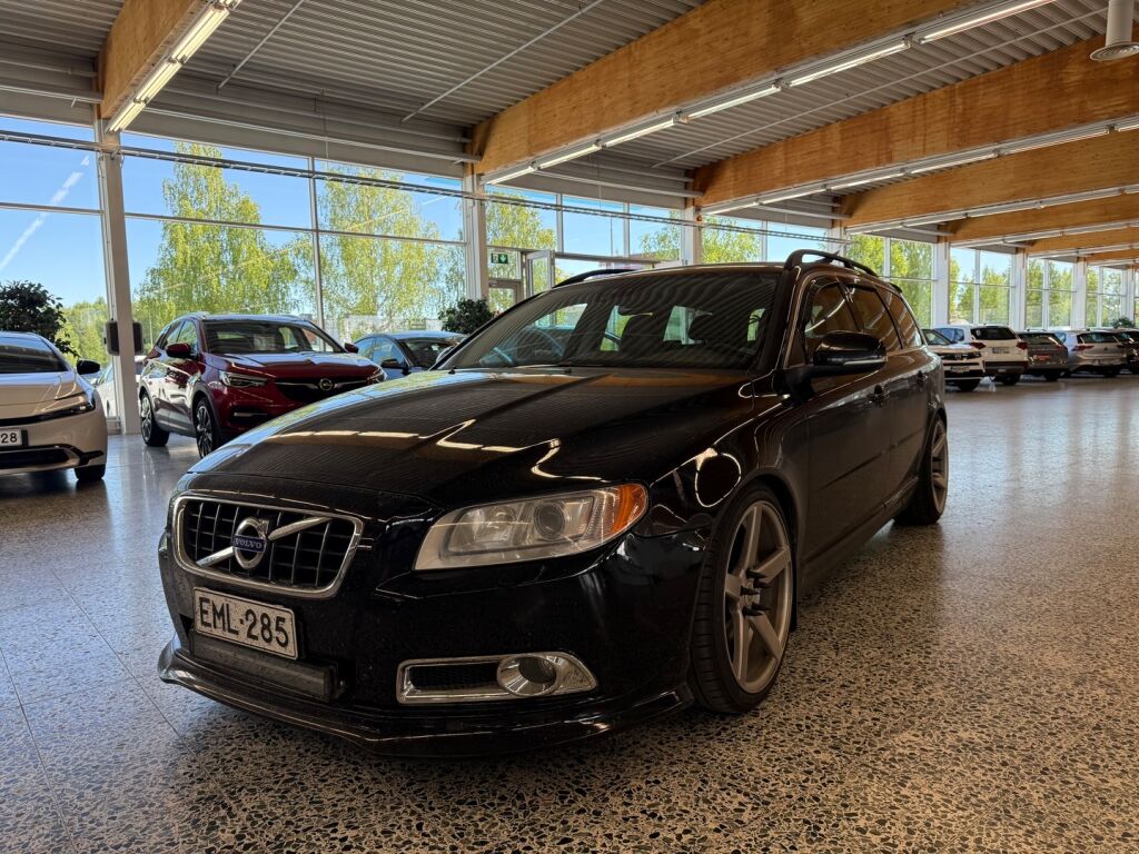 Volvo V70 2013 Musta