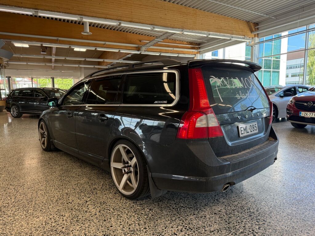 Volvo V70 2013 Musta