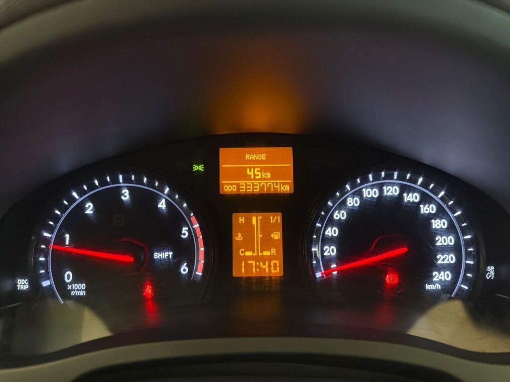 Toyota Avensis 2013 Valkoinen