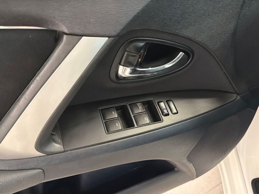 Toyota Avensis 2013 Valkoinen