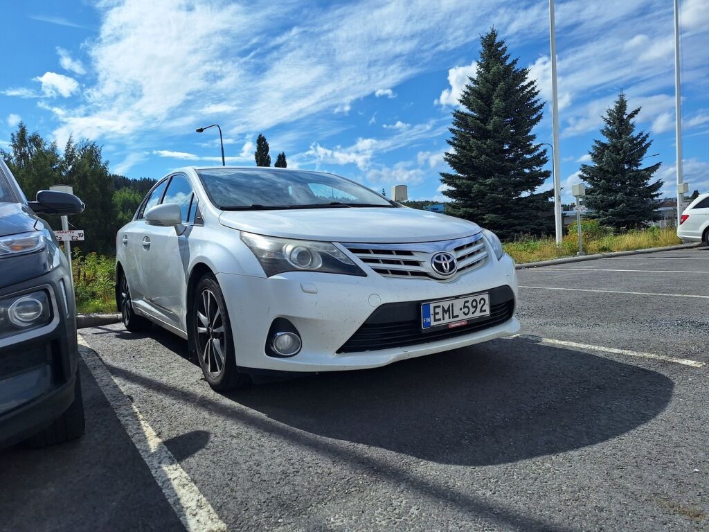 Toyota Avensis 2013 Valkoinen
