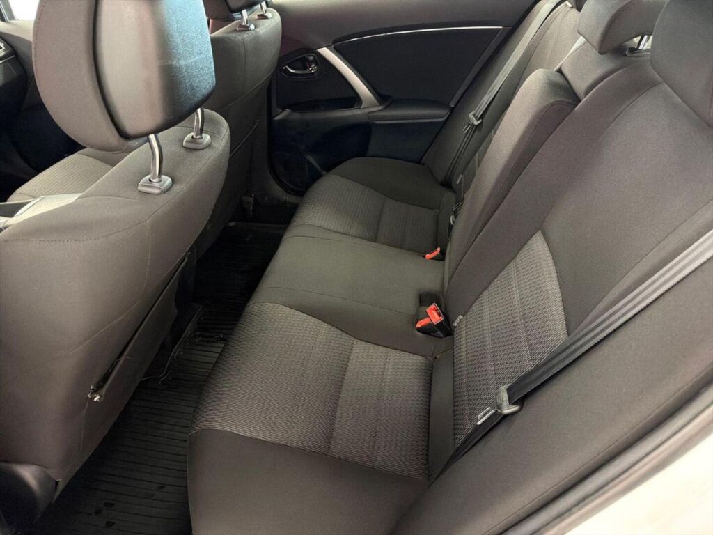 Toyota Avensis 2013 Valkoinen