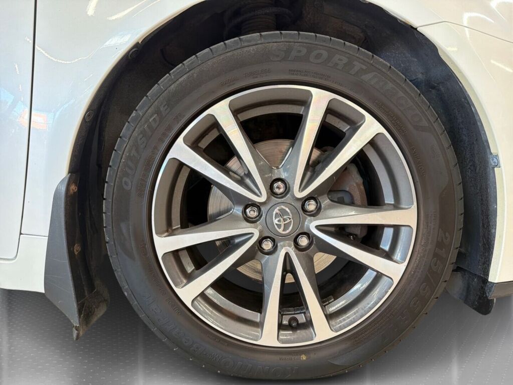 Toyota Avensis 2013 Valkoinen