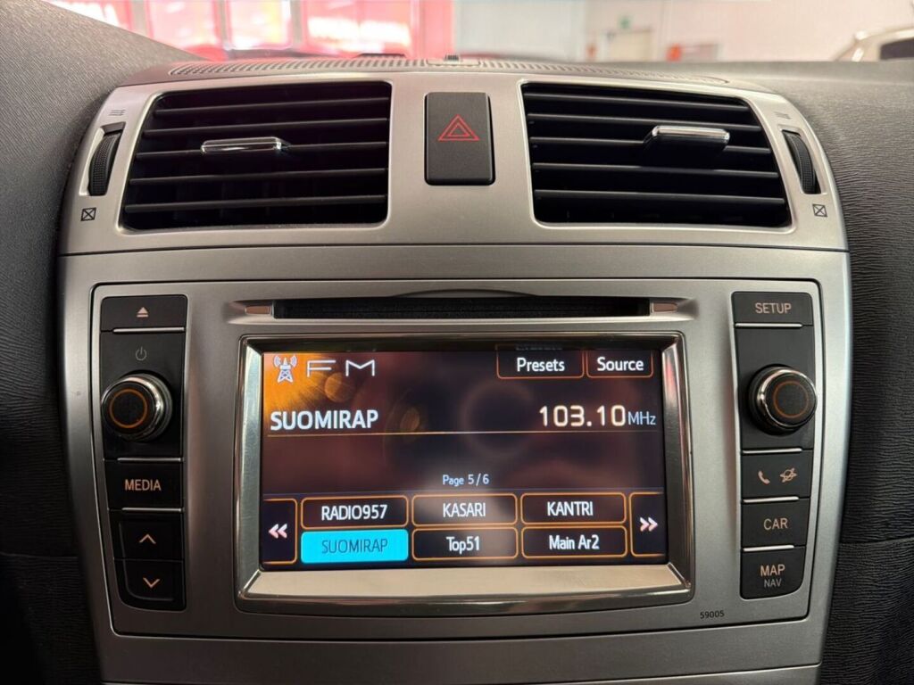 Toyota Avensis 2013 Valkoinen