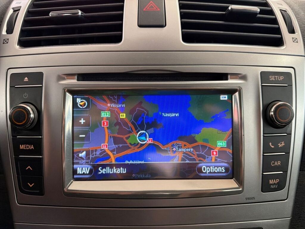 Toyota Avensis 2013 Valkoinen