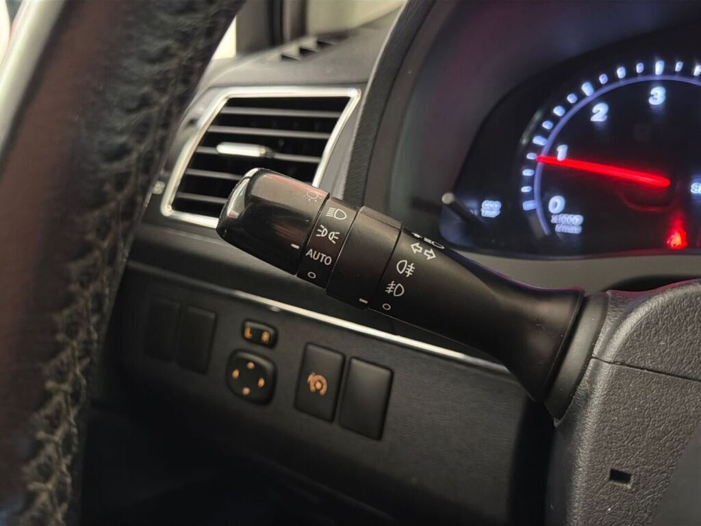 Toyota Avensis 2013 Valkoinen