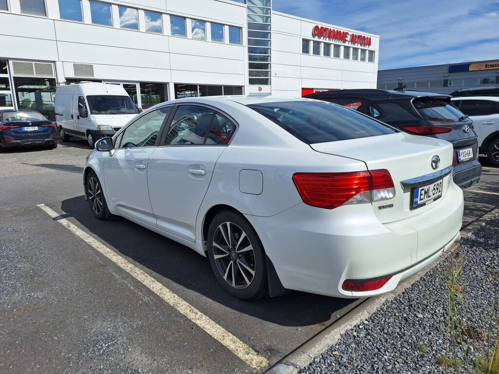 Toyota Avensis 2013 Valkoinen