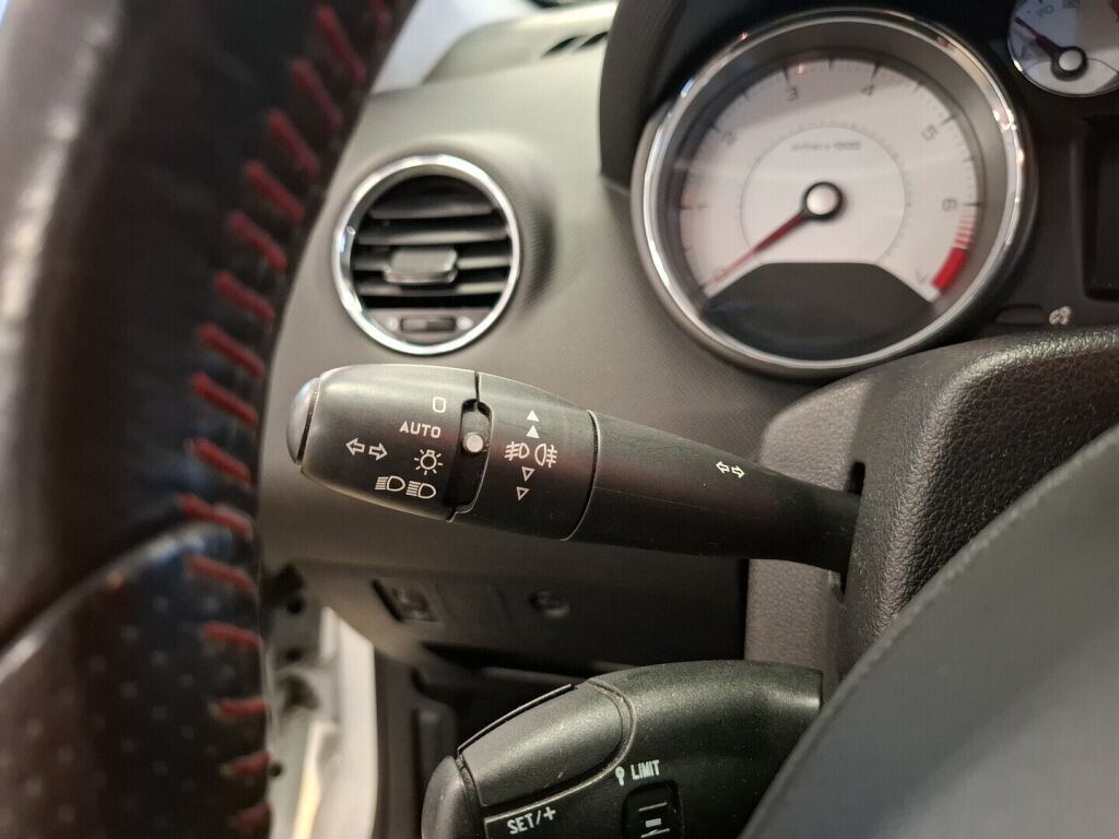 Peugeot 308 2013 Valkoinen