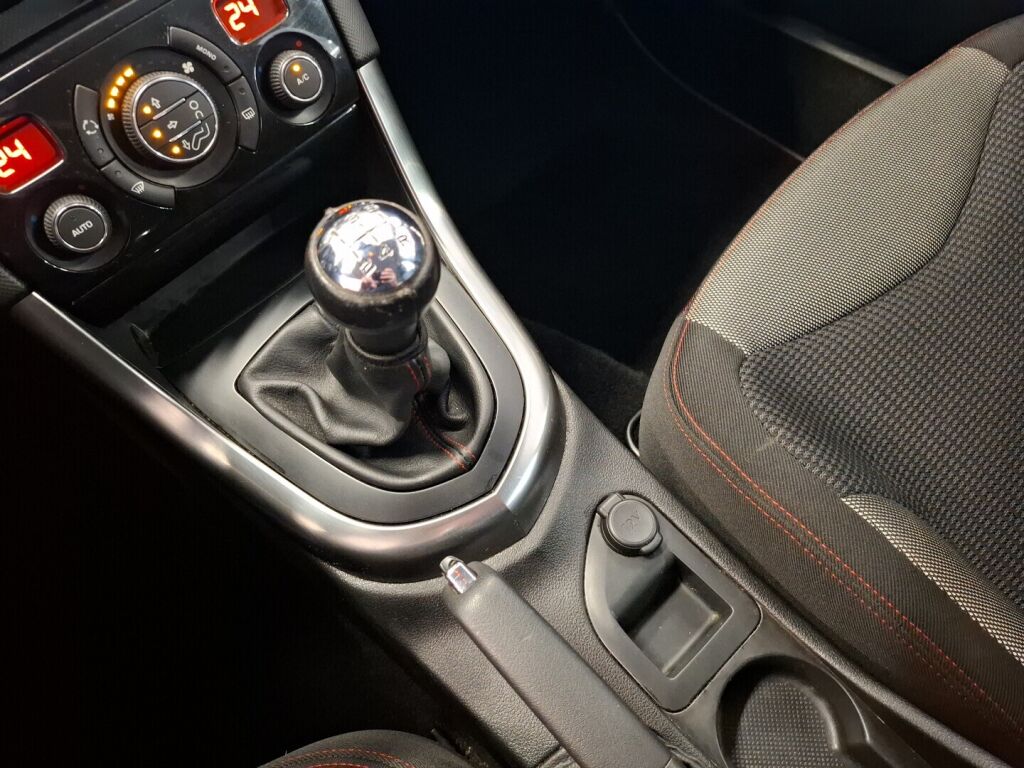 Peugeot 308 2013 Valkoinen