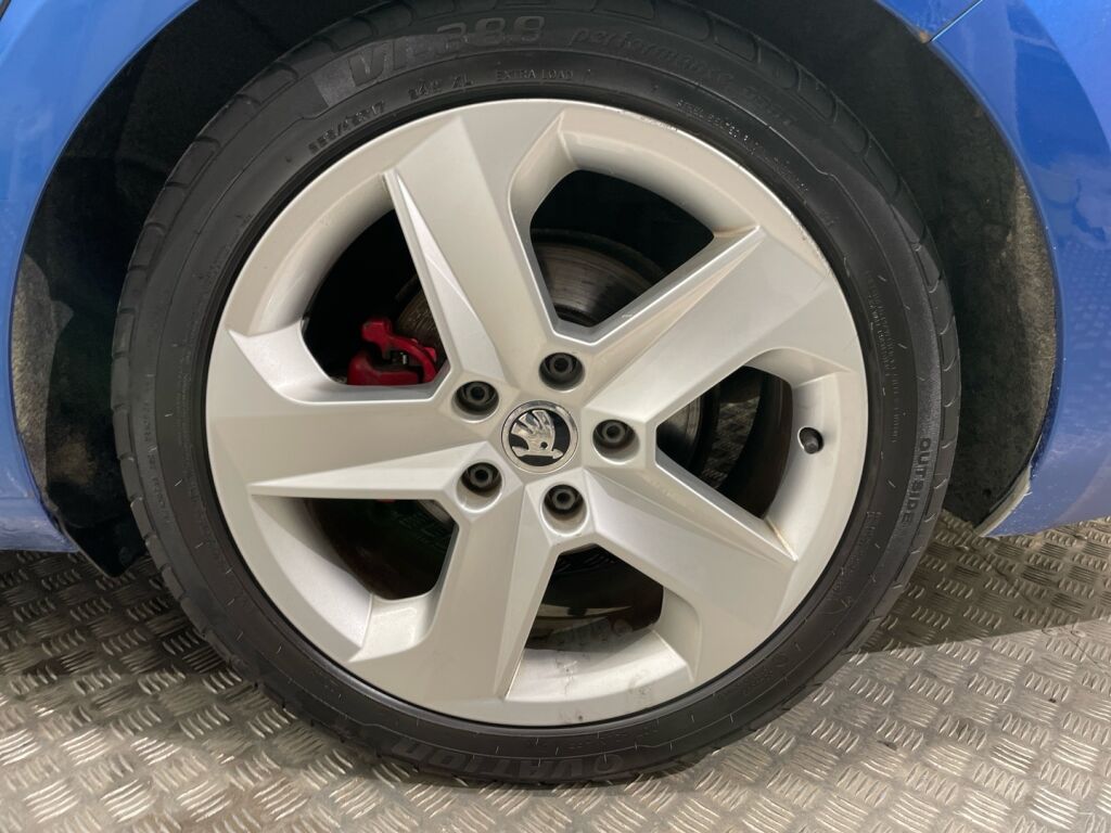 Skoda Octavia 2014 Sininen