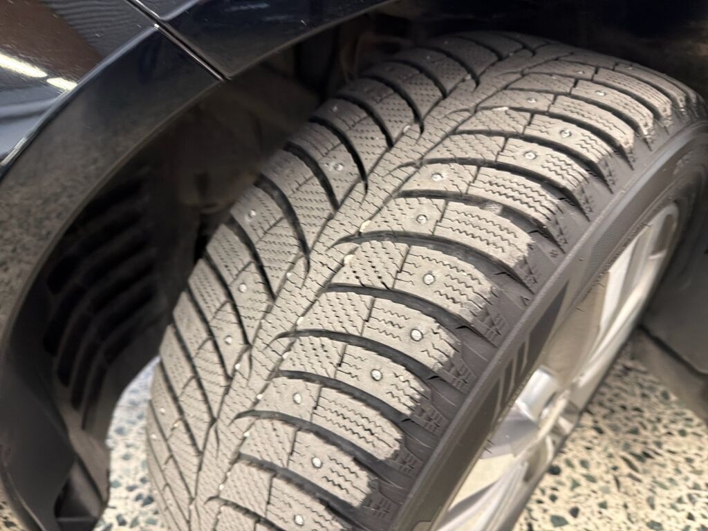 Mercedes-Benz E 2013 Musta