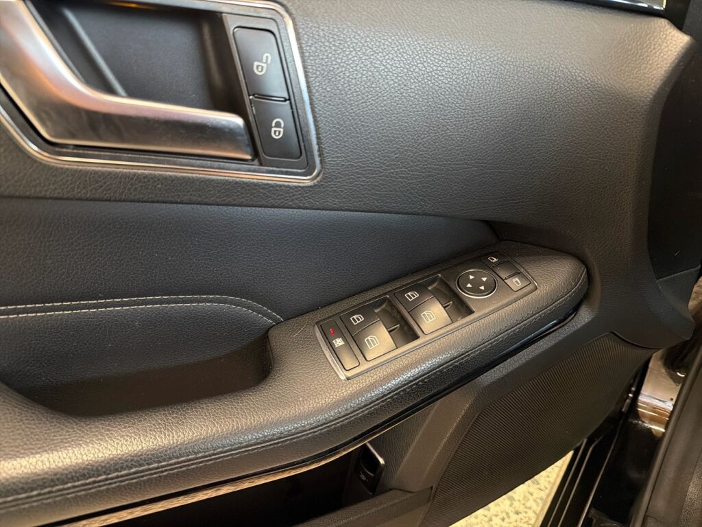 Mercedes-Benz E 2013 Musta