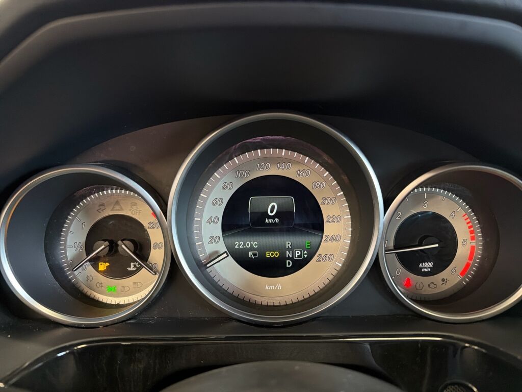 Mercedes-Benz E 2013 Musta