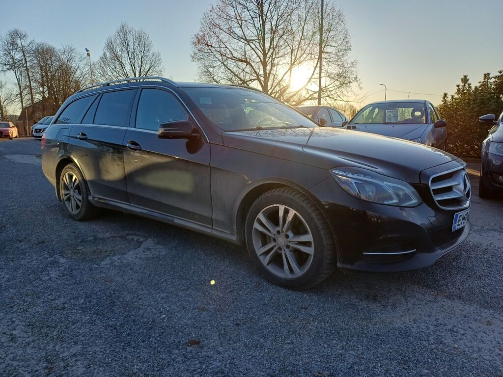 Mercedes-Benz E 2013 Musta