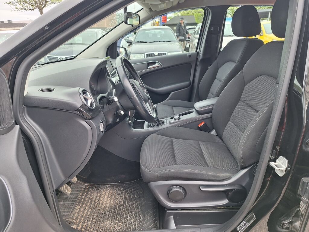 Mercedes-Benz B 2013 Musta