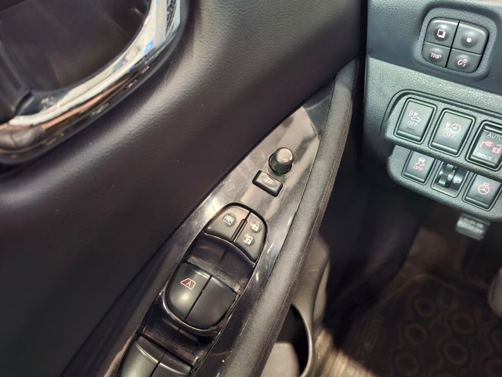 Nissan Leaf 2014 Punainen