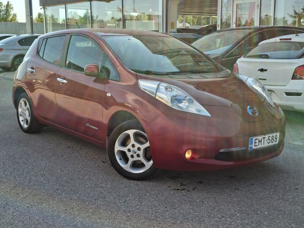 Nissan Leaf 2014 Punainen