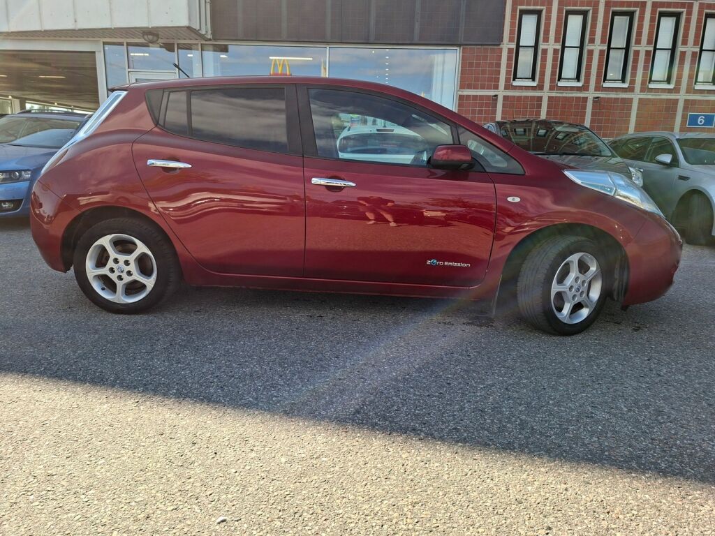 Nissan Leaf 2014 Punainen