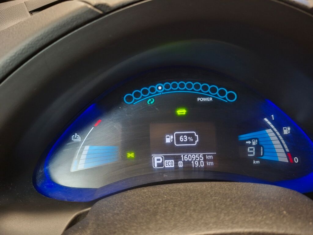Nissan Leaf 2014 Punainen