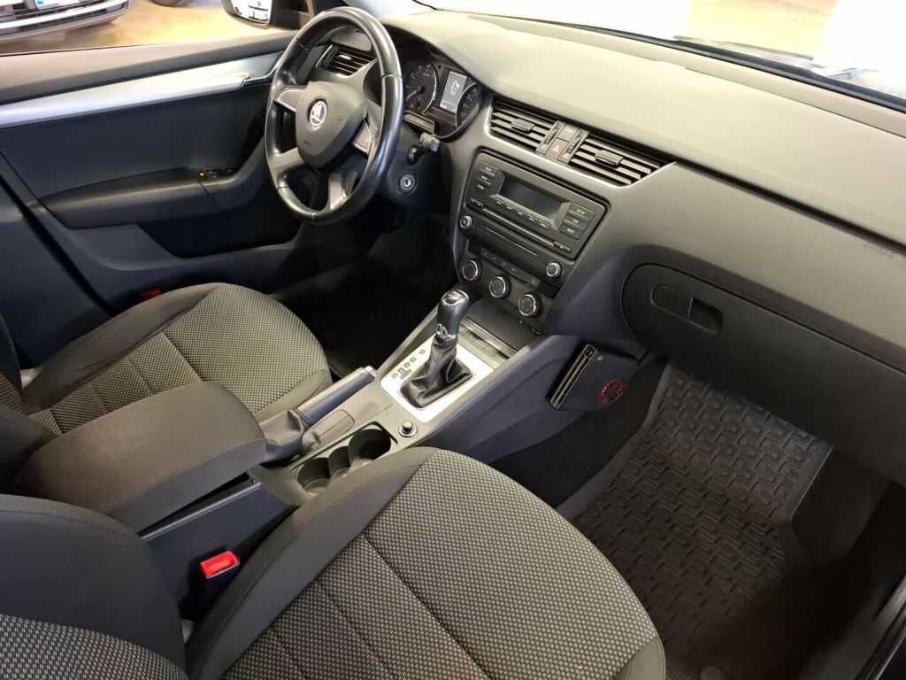 Skoda Octavia 2014 Musta