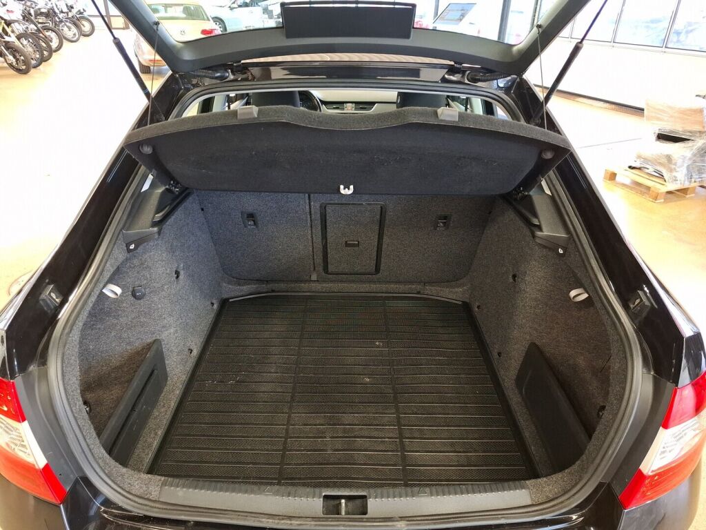 Skoda Octavia 2014 Musta