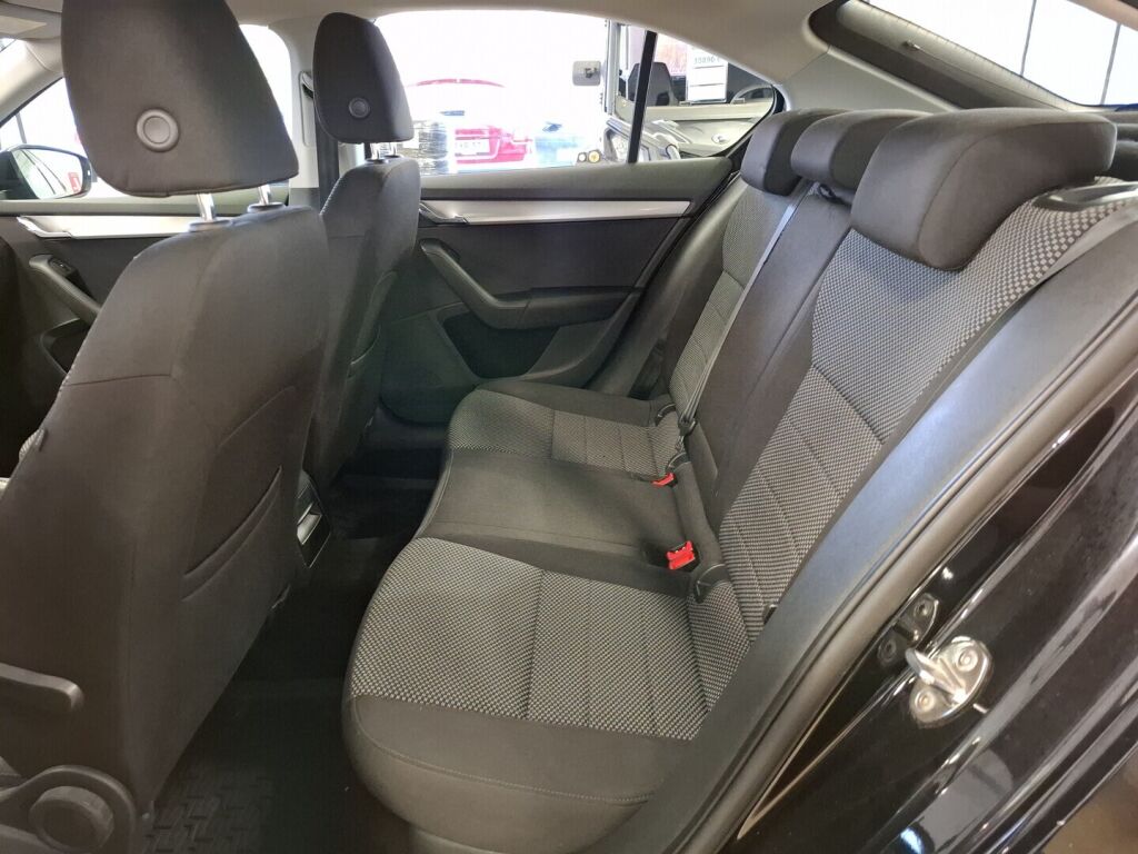 Skoda Octavia 2014 Musta