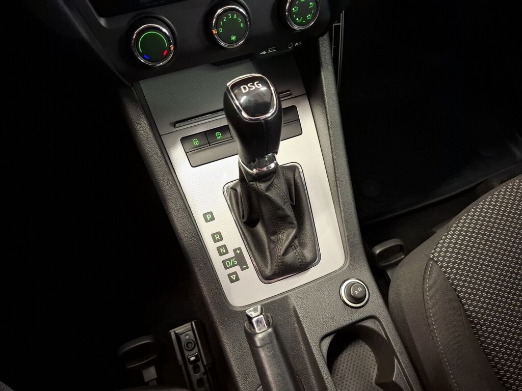 Skoda Octavia 2014 Musta