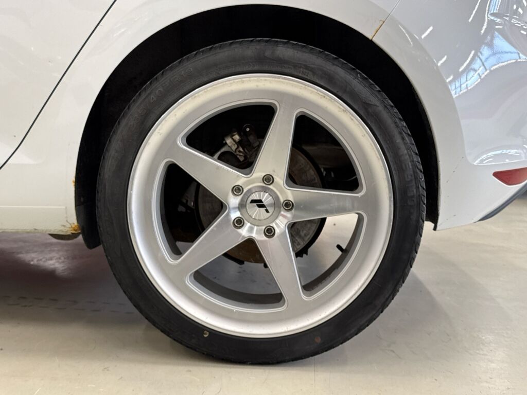 Volkswagen Golf 2014 Valkoinen