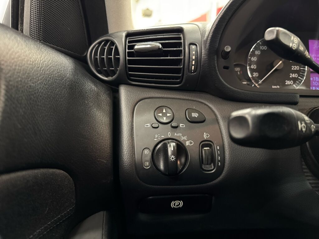 Mercedes-Benz C 2006 Hopea