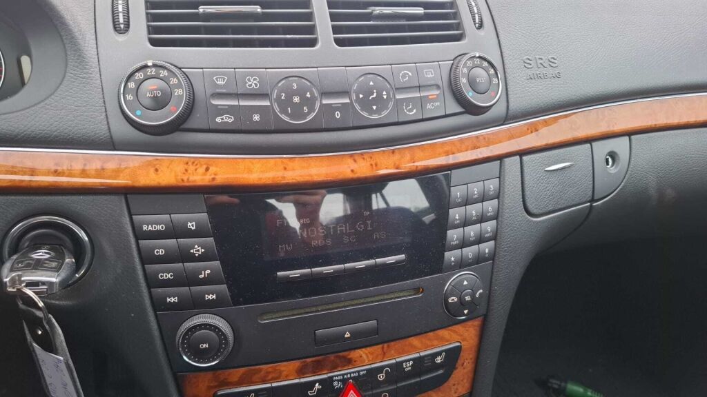 Mercedes-Benz E 2004 Harmaa