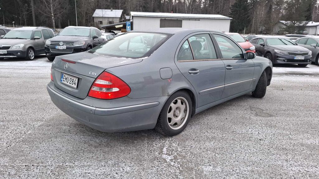 Mercedes-Benz E 2004 Harmaa