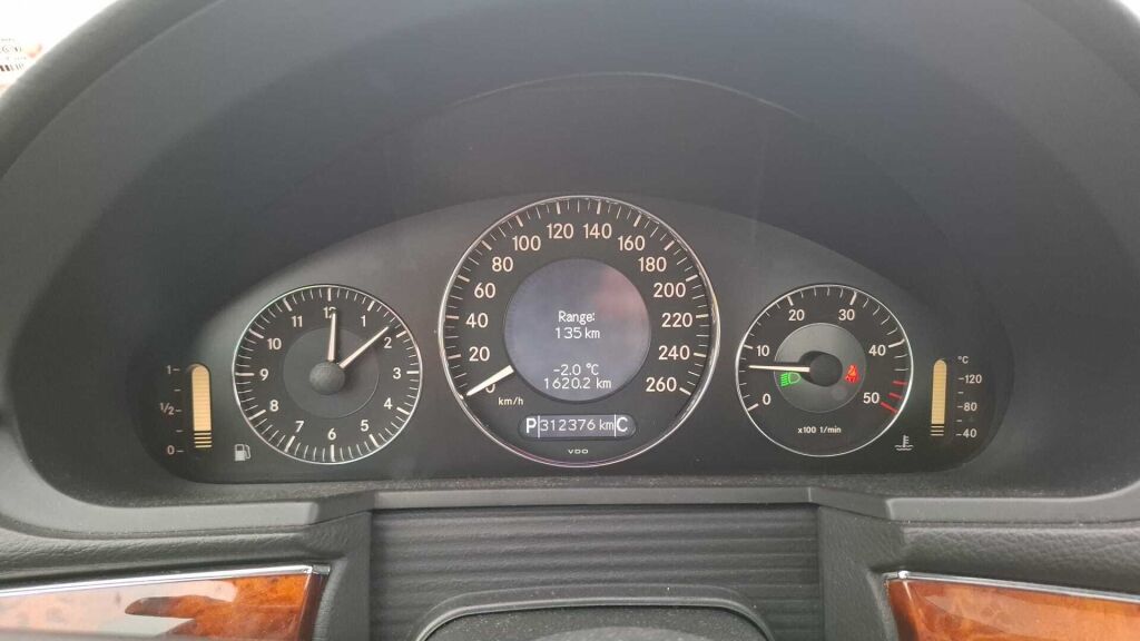 Mercedes-Benz E 2004 Harmaa