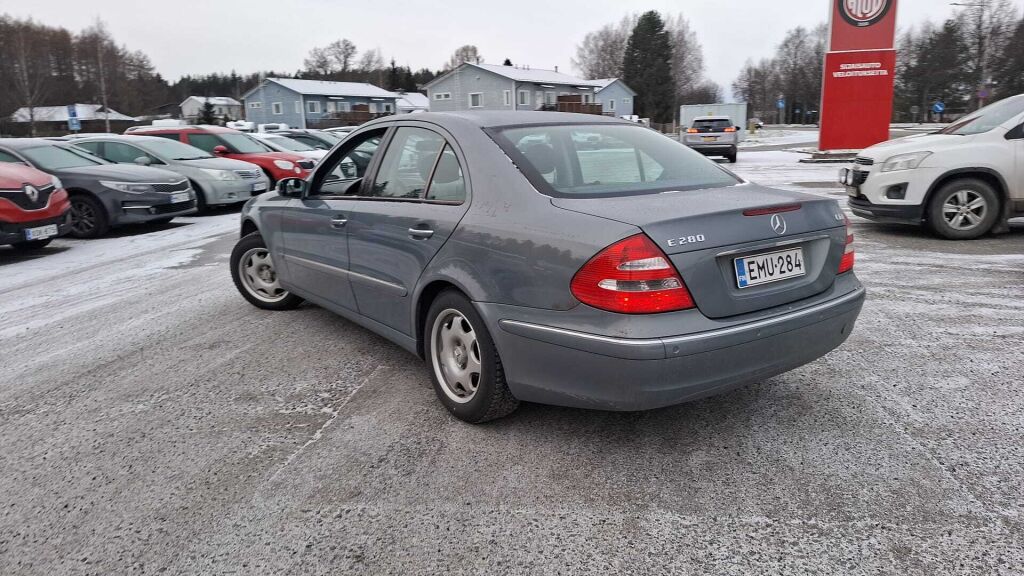 Mercedes-Benz E 2004 Harmaa