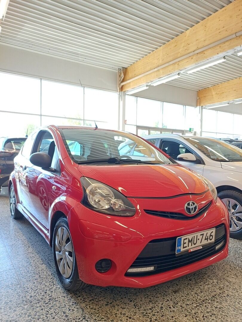 Toyota AYGO 2014 Punainen