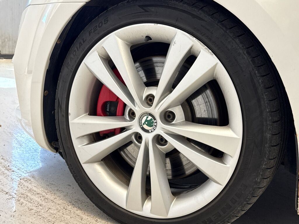 Skoda Octavia 2014 Valkoinen