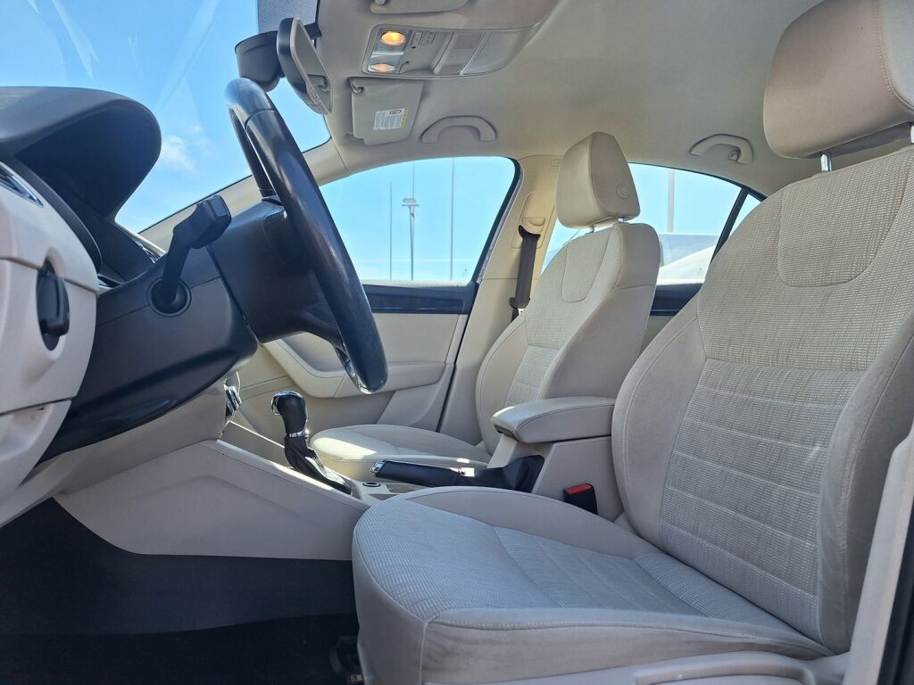 Skoda Octavia 2014 Ruskea (beige)